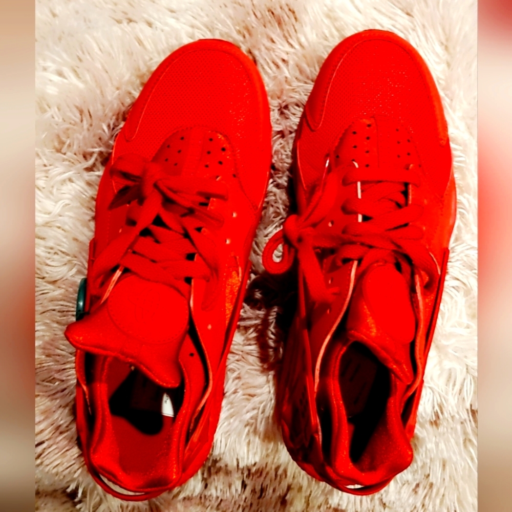 Red nike hurraches womens